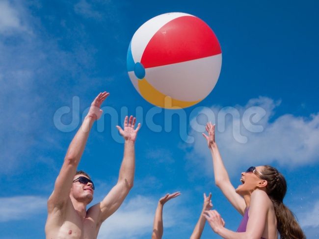 Dmuchana piłka plażowa dla dzieci 61 cm Bestway 31022 - obrazek 2